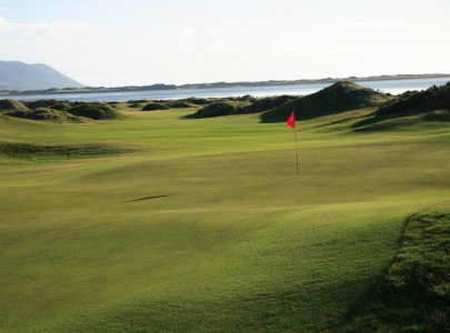 Greeen en el campo de golf de Dooks en Irlanda