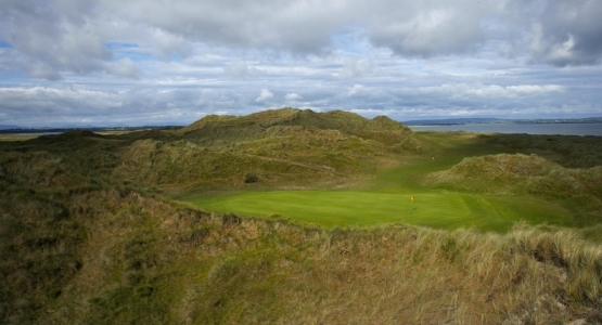 Green en el campo de golf de Carne en Irlanda