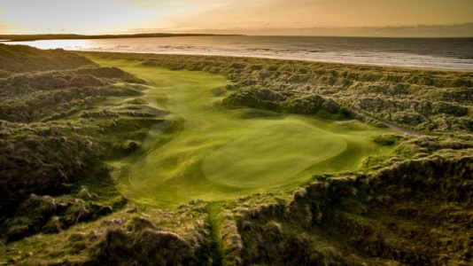 Playa en el campo de golf de Enniscrone en Irlanda